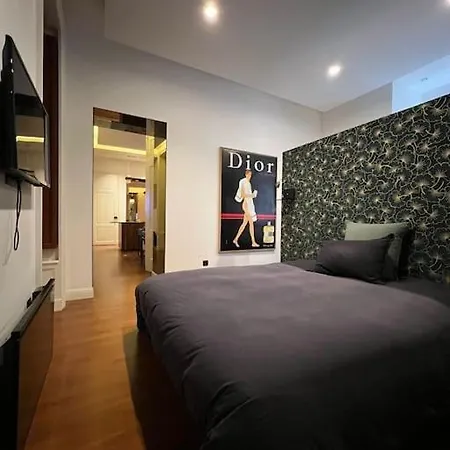 Apartment Stunning In The Center Of ! *